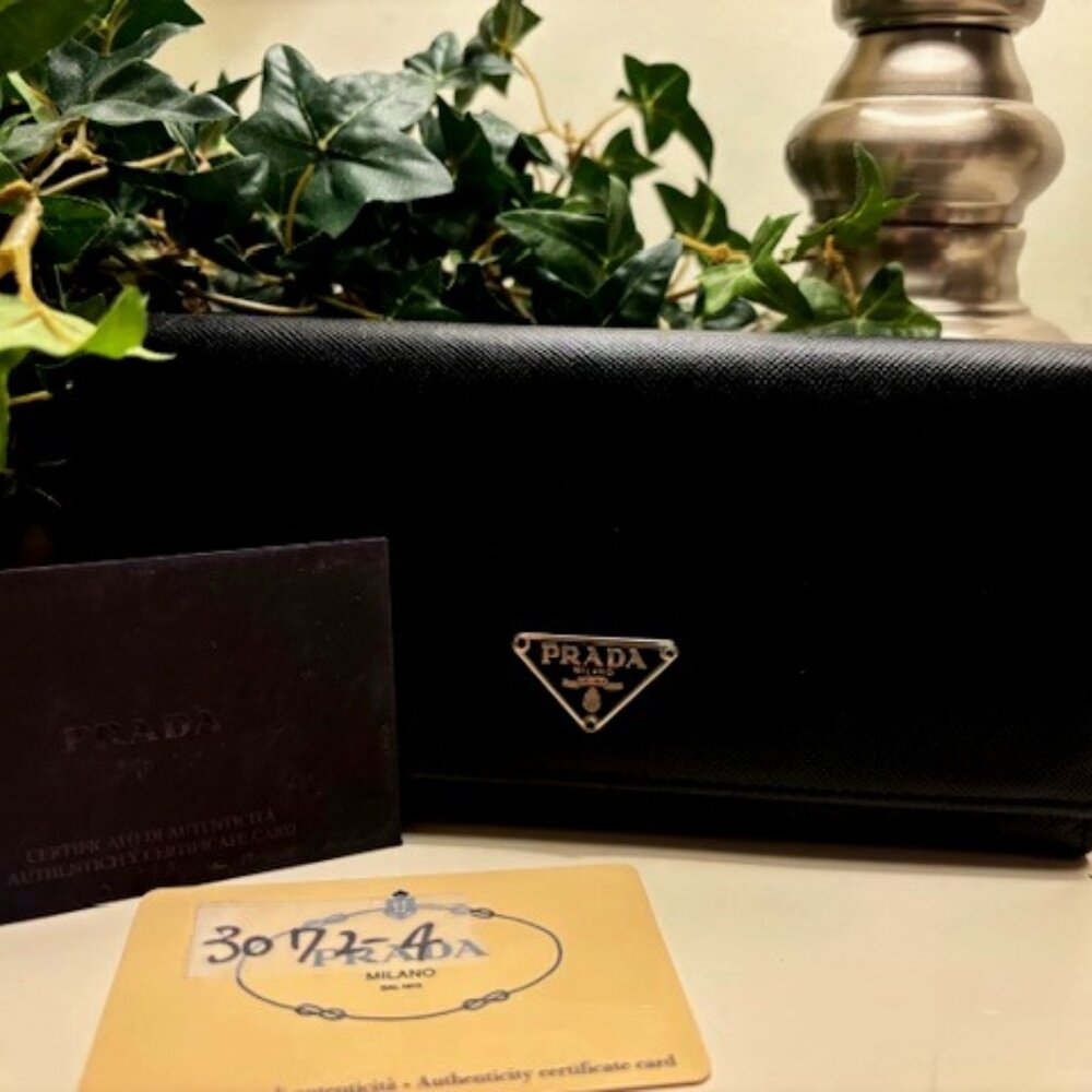 🎆PRADA BLACK SAFFIANO LEATHER LONG WALLET W/CARD⭐